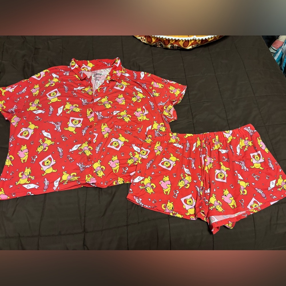 Womens Disney Pooh & Piglet short set pjs..size 2XL shirt & size XL shorts..